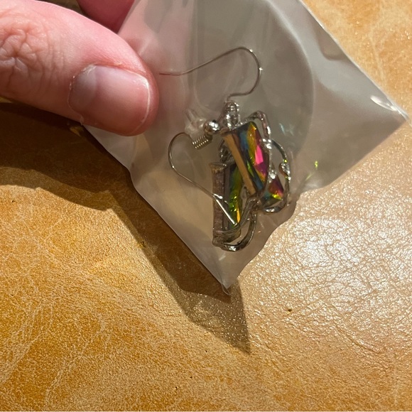 Glam gift set (worth $32+) - Picture 4 of 9